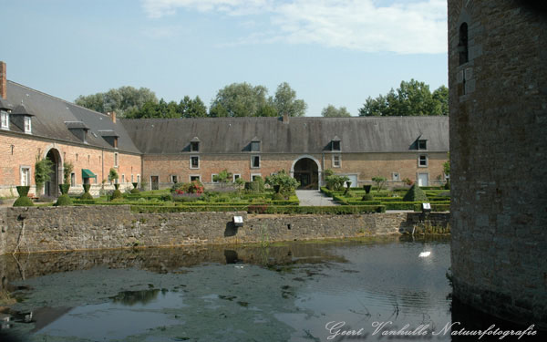 Chateau de Lavaux-St.-Anne 2